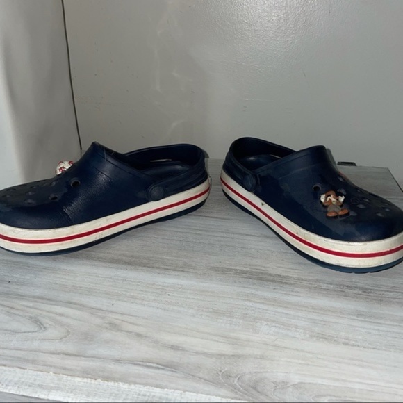 Blue crocs w/ accessories - Picture 5 of 6